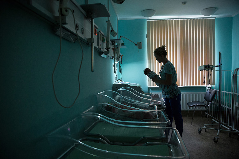 Ребенок из пробки. Чем грозит закрытие подмосковных роддомов