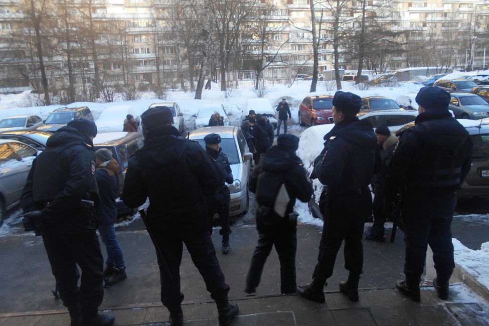У входа в инспекцию. Фото предоставлено Еленой Сидоренко