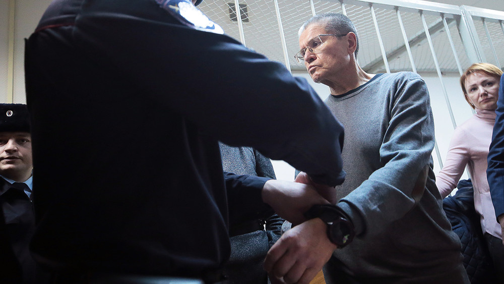 Суд приговорил Улюкаева к восьми годам строгого режима