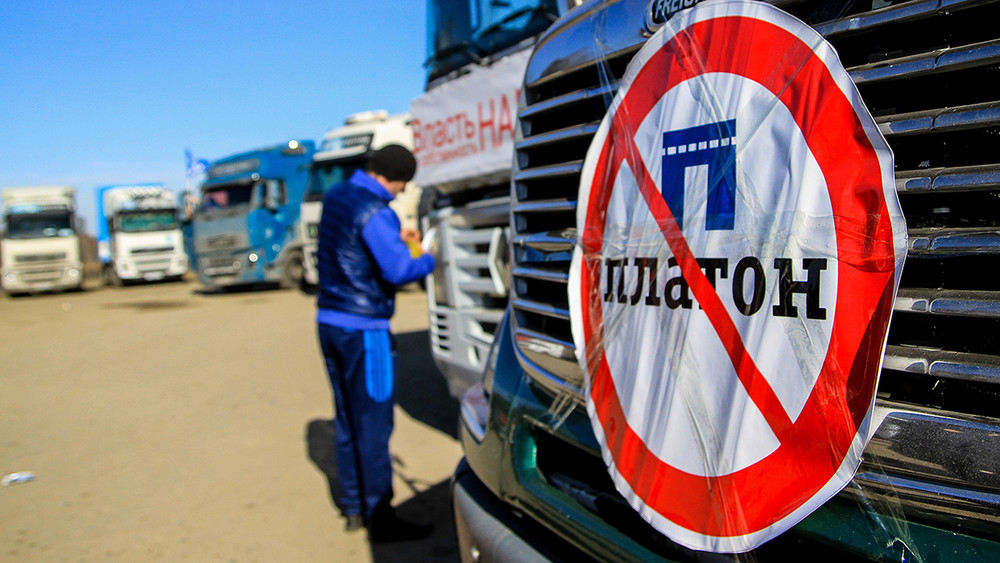 Дальнобойщики начали новую забастовку против «Платона»