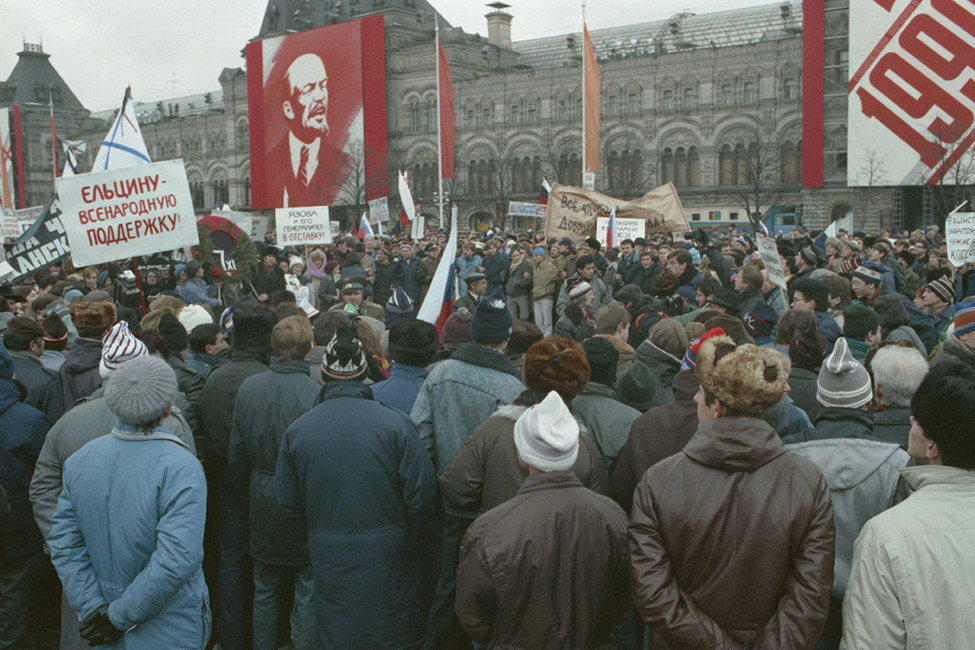 «Альтернативная» манифестация 7 ноября 1991 года. Фото: Соколов Дмитрий / Фотохроника ТАСС