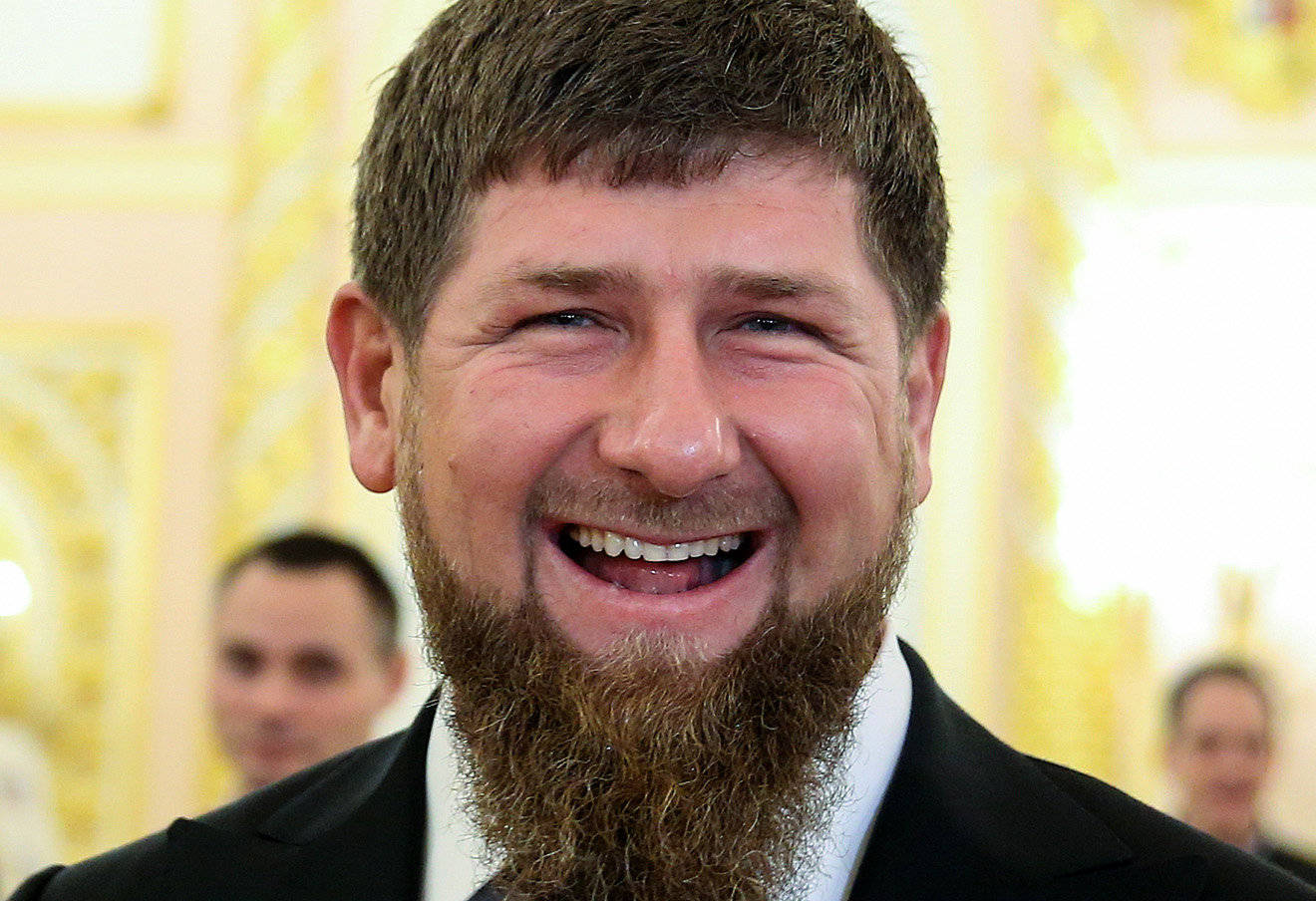 Был прочь кадыров и геи тумбочку, подпиравшую kadirov-i-gei